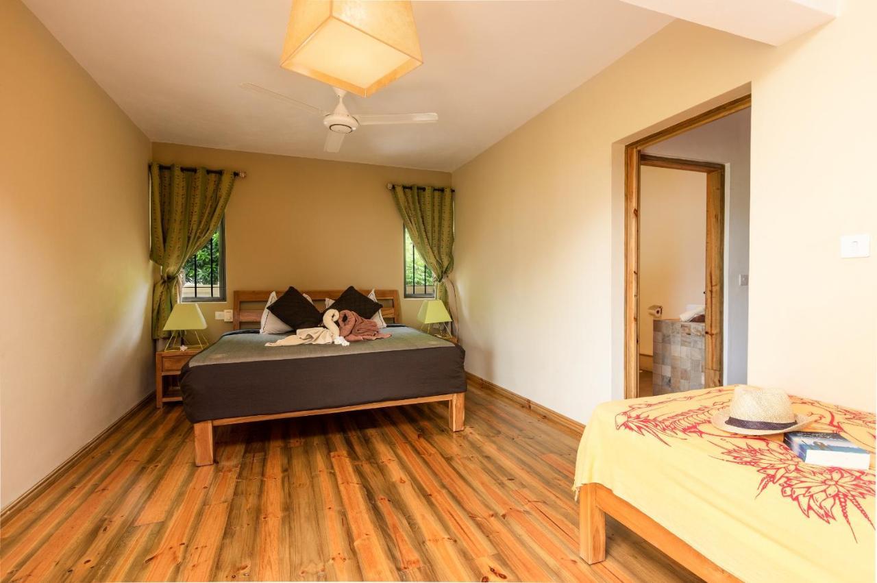 Happy Days Guest House Le Morne Exterior photo