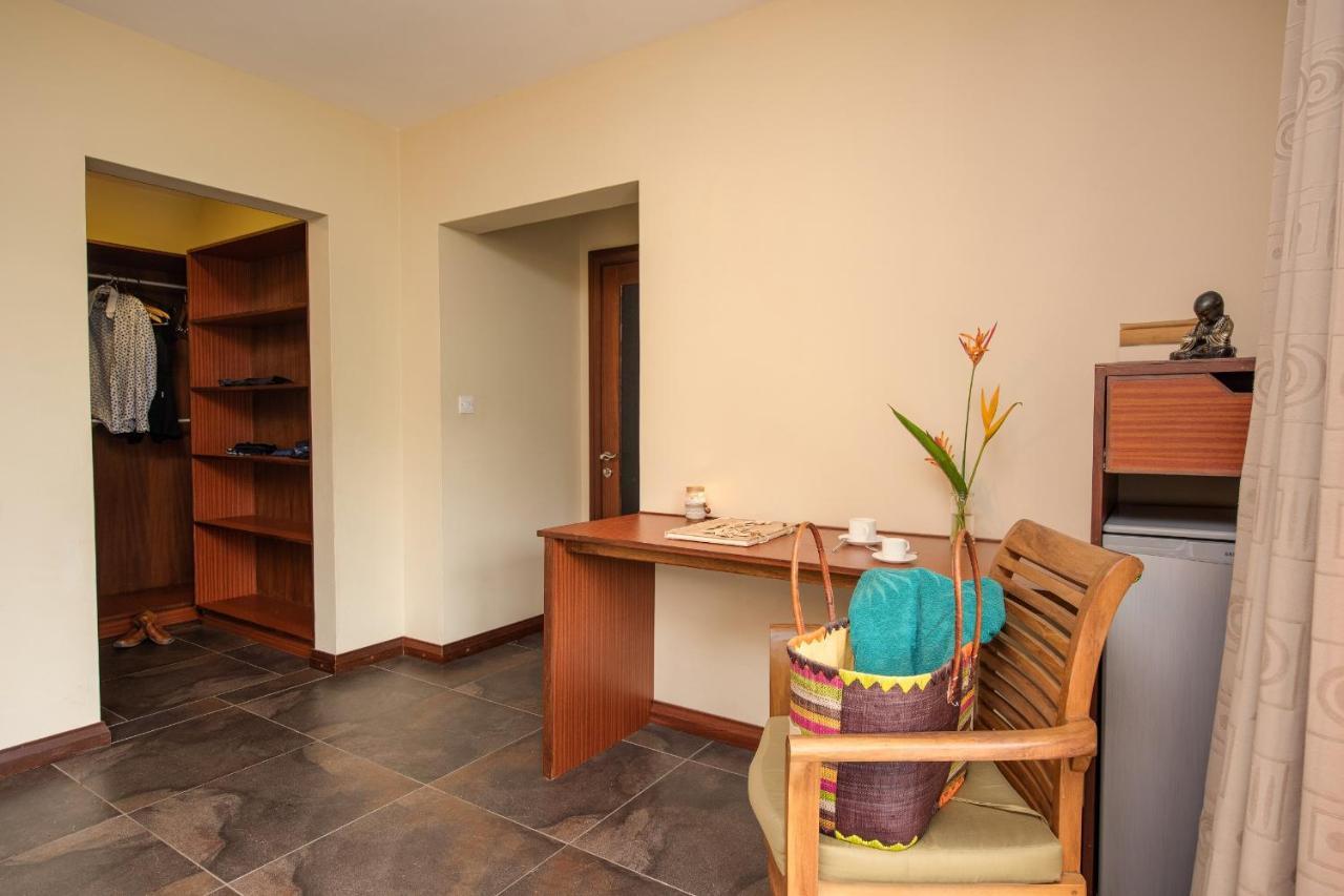 Happy Days Guest House Le Morne Exterior photo