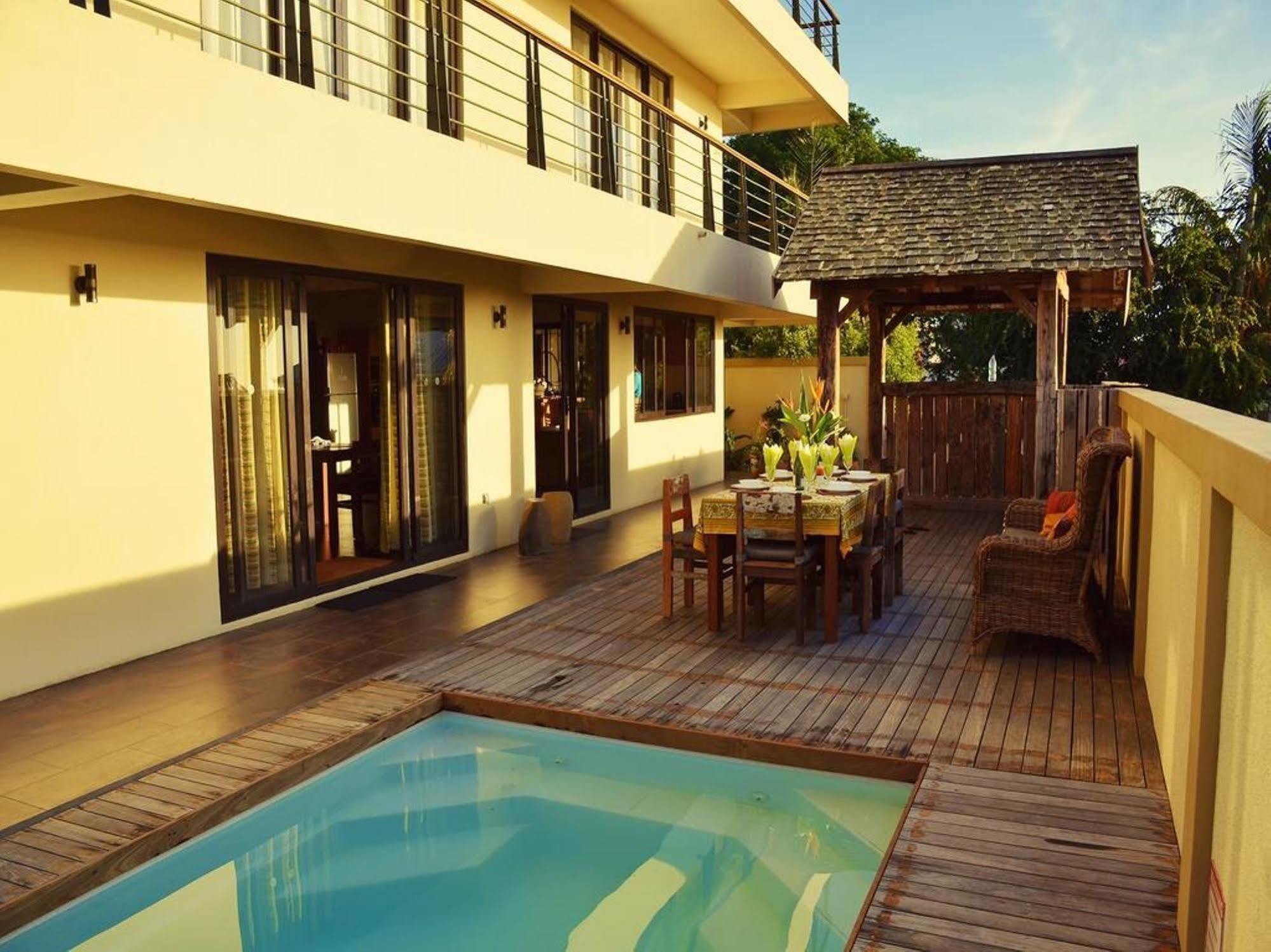 Happy Days Guest House Le Morne Exterior photo